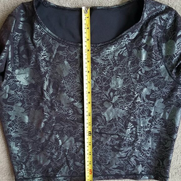 Lululemon Wunder Train Cropped in Logo Flourish Black Iridescent Foil, size 10 - Picture 7 of 8